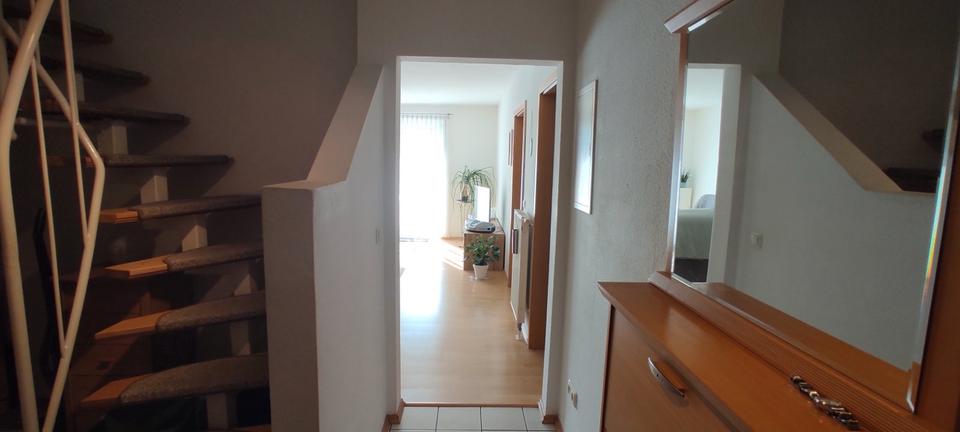 Maisonettenwohnung Niederwerrn - 5 Zimmer, 105 m&sup2;, 830&euro; | Angebot:26609484