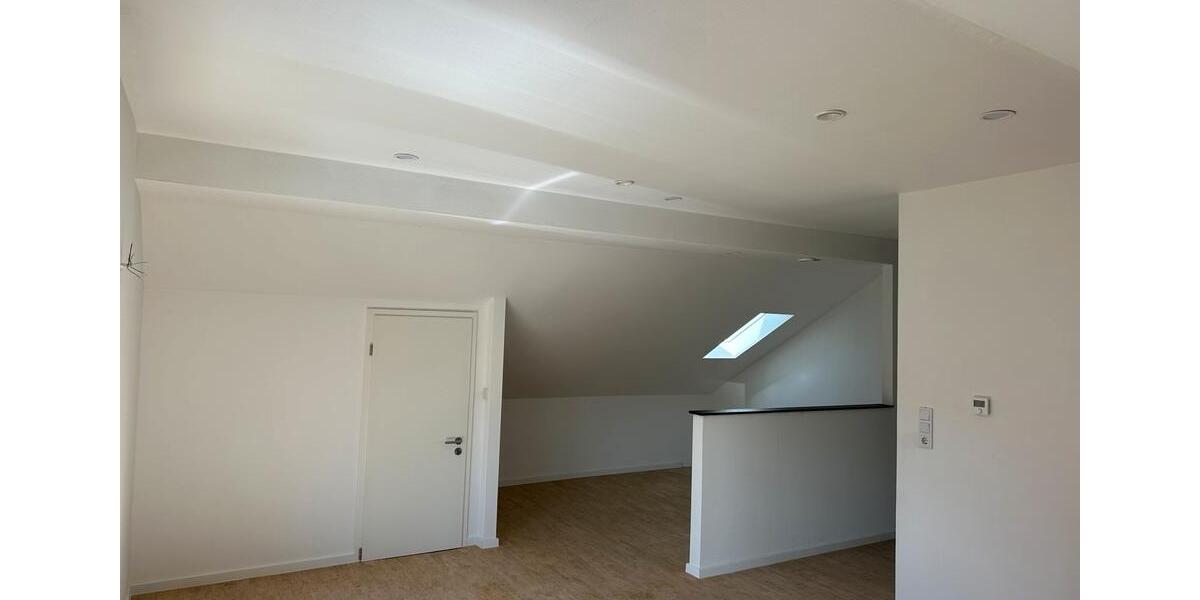 Dachgeschoßwohnung Söhrewald - 3 Zimmer, 86 m&sup2;, 1.000&euro; | Angebot:26125451