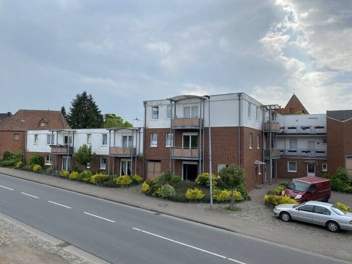 Helle, schöne 2-Zimmer-Wohnung im 2. OG mit Balkon im Lindenhof in Barrien!