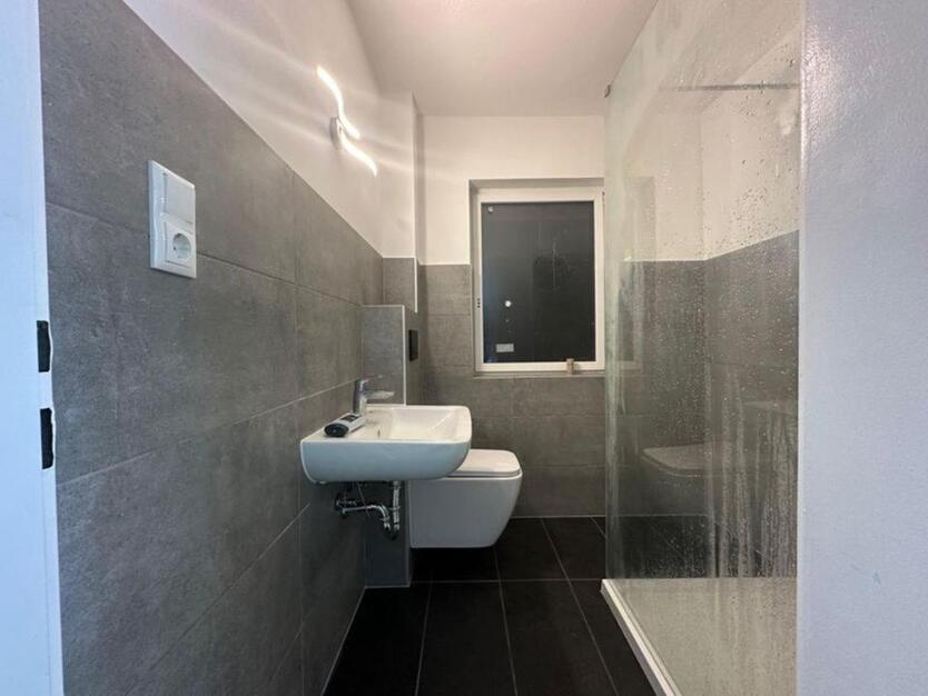 Einzel oder Doppelzimmer Monteurwohnung in Burghausen Haiming zimmer