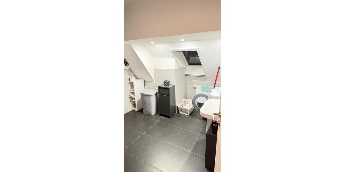 Dachgeschoßwohnung Rottenburg am Neckar - 3 Zimmer, 73 m&sup2;, 700&euro; | Angebot:25057543