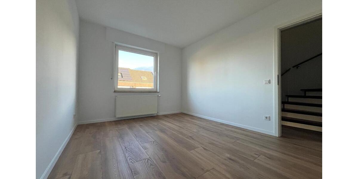 Modernisiertes Reihenendhaus – Stilvolles Wohnen mit Garten & vie 5 zimmer