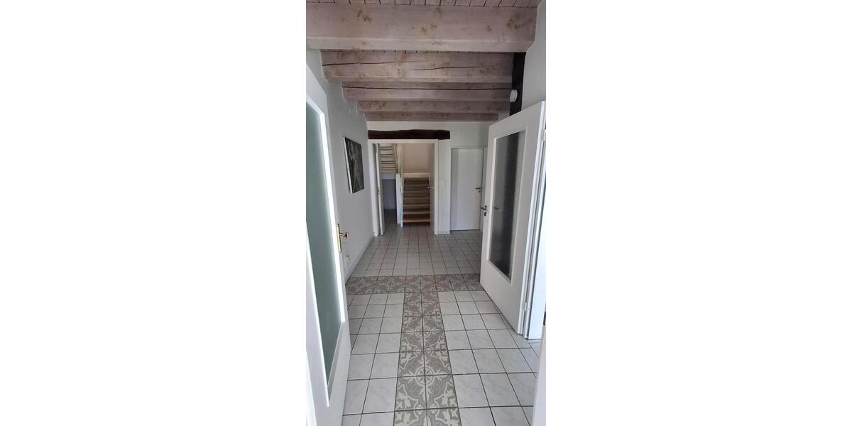 Erdgeschoßwohnung Norden - 3.5 Zimmer, 120 m&sup2;, 1.600&euro; | Angebot:25857217