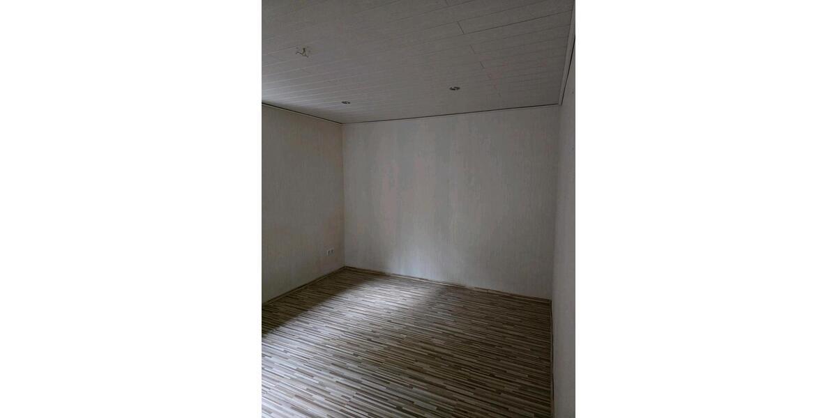 Erdgeschoßwohnung Neunkirchen - 4 Zimmer, 153 m&sup2;, 900&euro; | Angebot:25379472