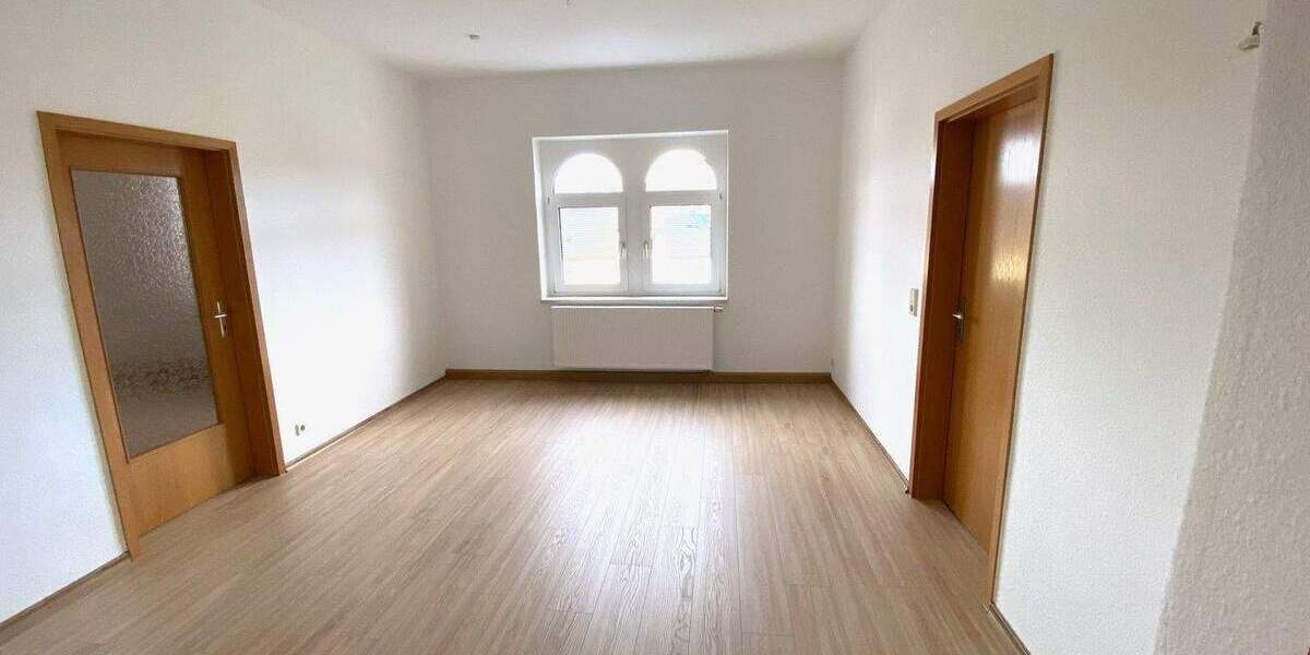 Etagenwohnung Flöha - 2 Zimmer, 67 m&sup2;, 350&euro; | Angebot:25707472