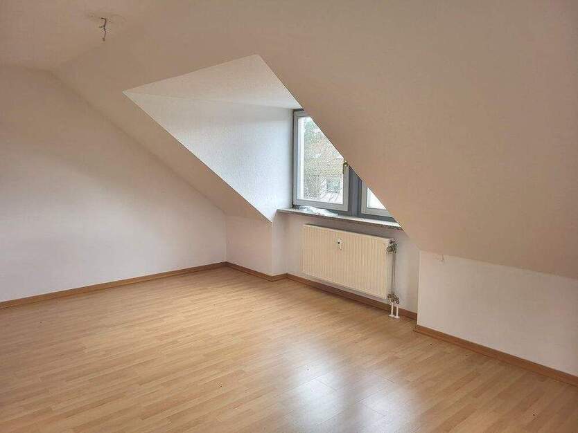 Charmante 2 Zimmer DG-Wohnung mit Balkon, EBK uvm. in Wendelstein OT.