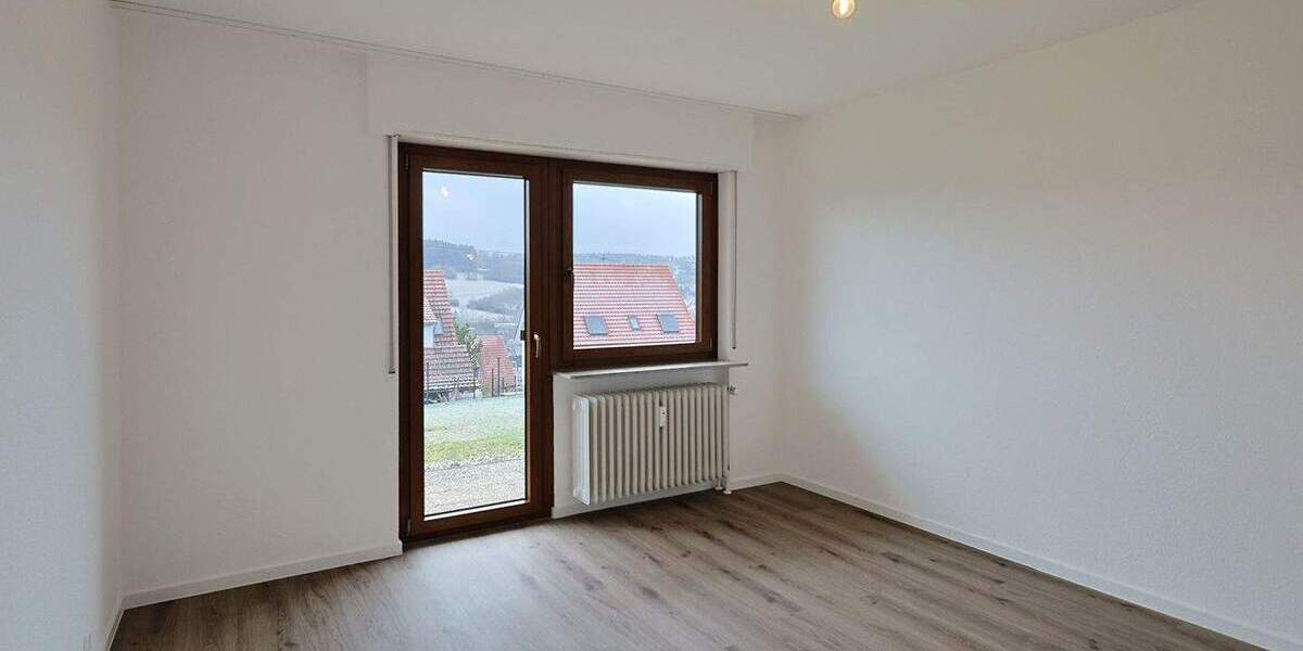Etagenwohnung Weissach - 3 Zimmer, 95 m&sup2;, 1.100&euro; | Angebot:25682077