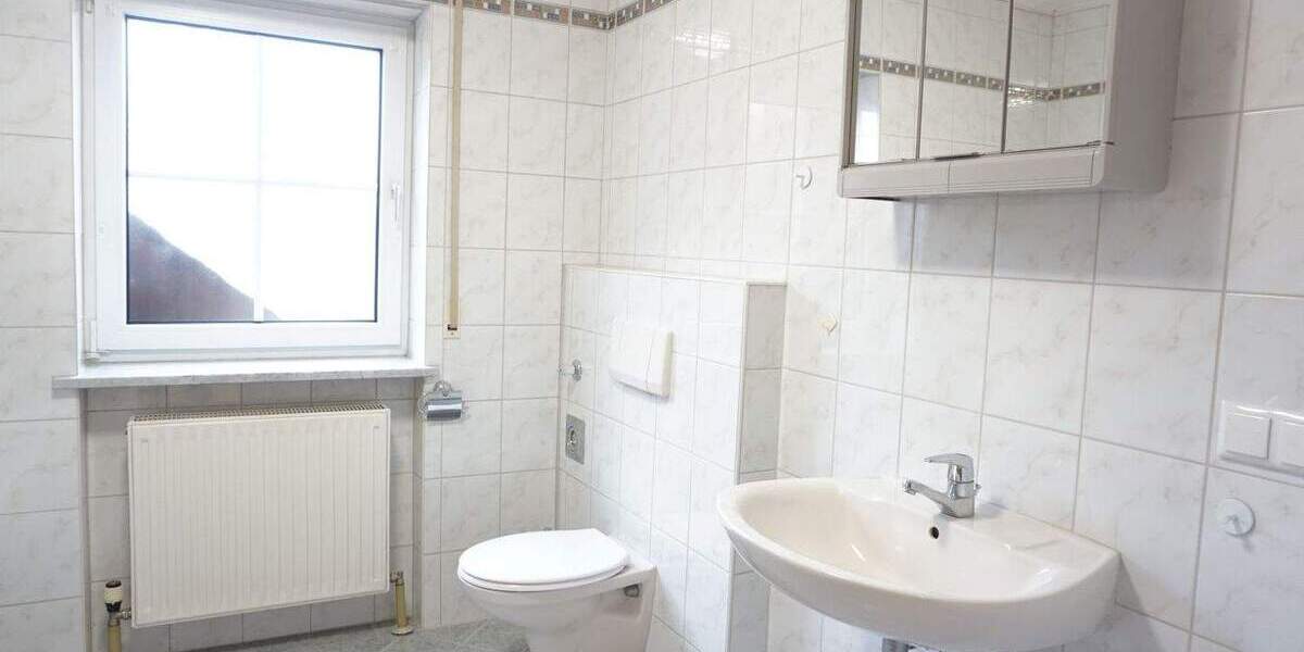 Etagenwohnung Poppenricht - 4 Zimmer, 100 m&sup2;, 950&euro; | Angebot:23950600