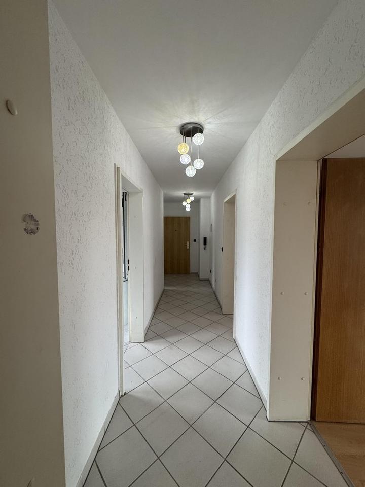 Schöne 3 Zimmer Wohnung nähe Oberhausen Bhf und Josefinum