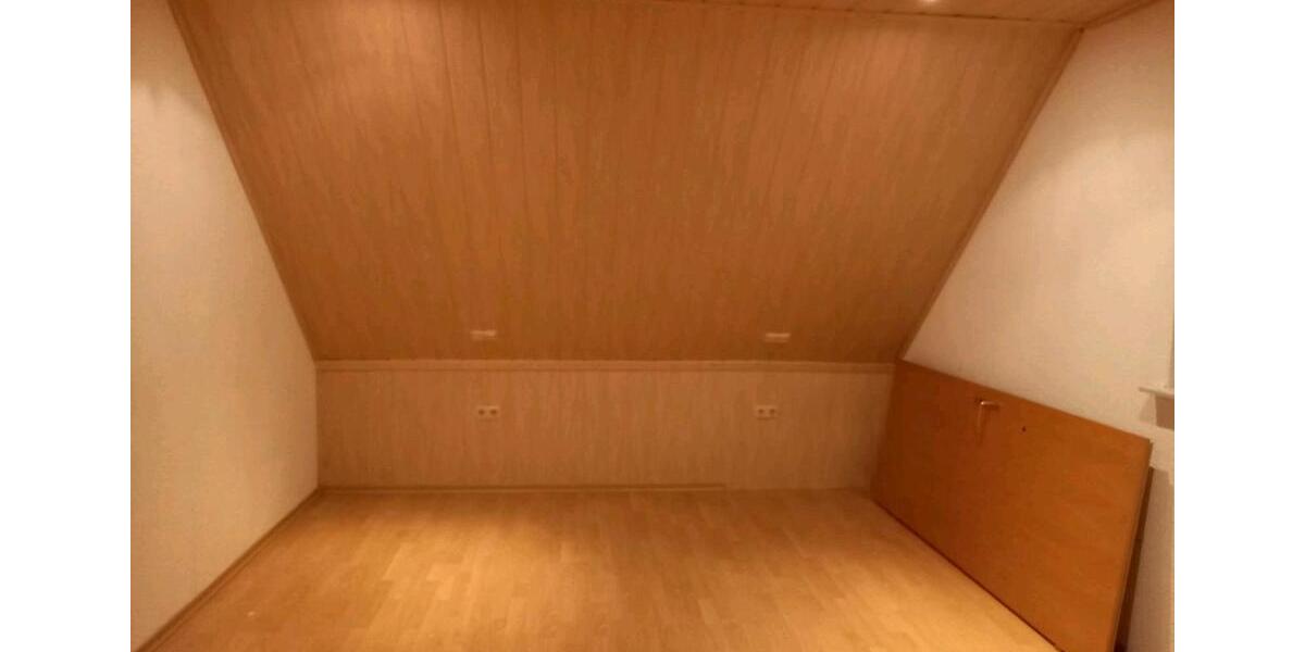 Dachgeschoßwohnung Lennestadt - 4 Zimmer, 98 m&sup2;, 1.000&euro; | Angebot:24801782