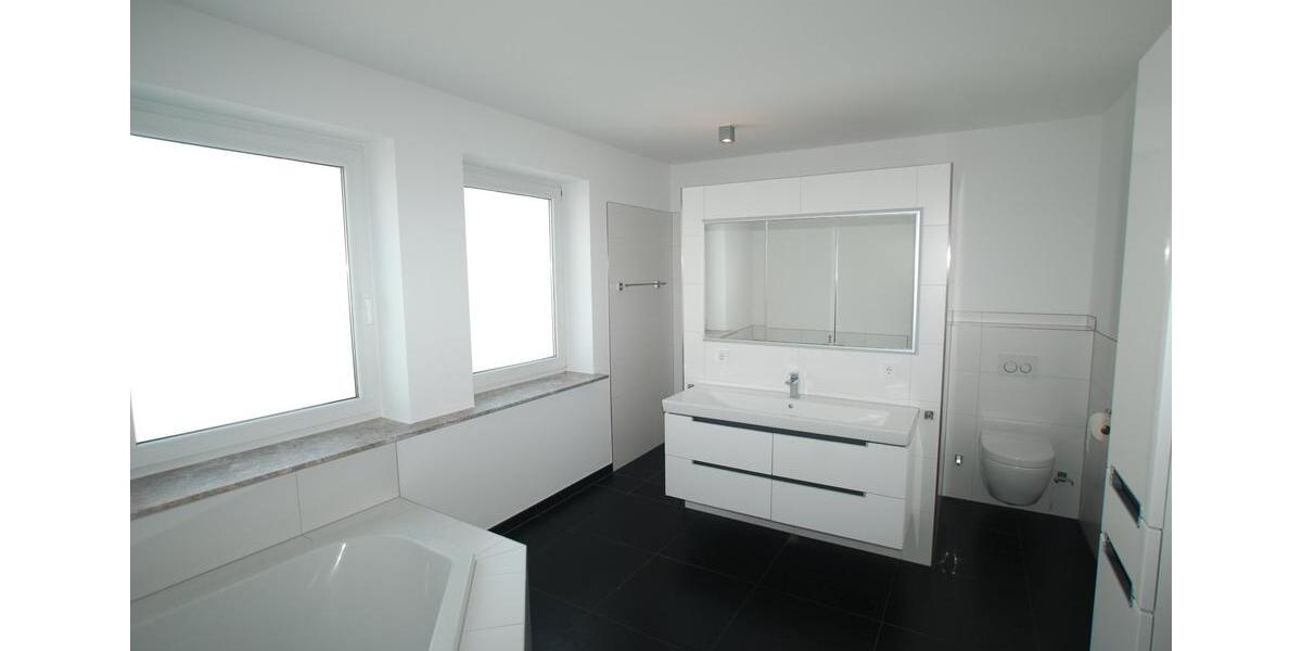 Etagenwohnung Mainz Laubenheim - 4 Zimmer, 136 m&sup2;, 2.100&euro; | Angebot:25993423