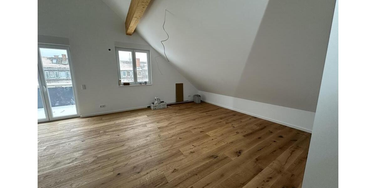 Erstbezug! Exklusives Wohnen im DG: 3-Zimmer, 5m Deckenhöhe, KfW 40, Klimaanlage, EBK & Südbalkon 3 zimmer