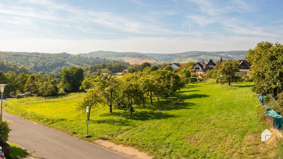 DAXBERG Lichtdurchflutete Wohnung über zwei Etagen mit EBK und Balkon 3 zimmer