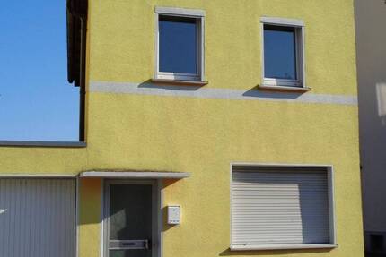 Renovierte 3-Zimmer-Erdgeschosswohnung über 2 Etagen mit eigenem Hauseingang 3 zimmer