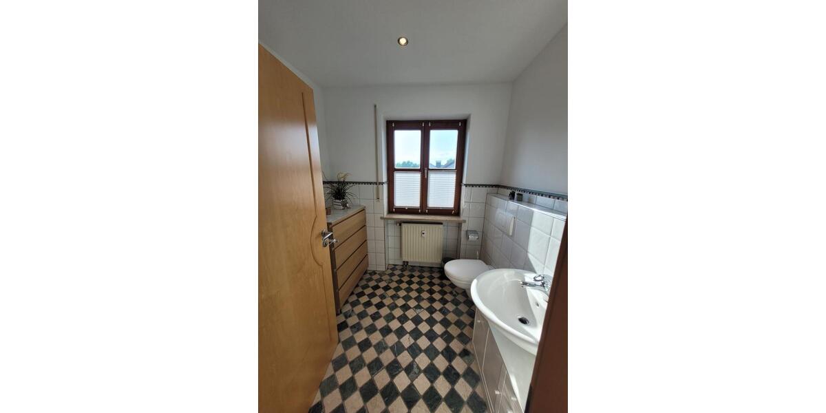 Dachgeschoßwohnung Allershausen - 3 Zimmer, 100 m&sup2;, 1.400&euro; | Angebot:25305072