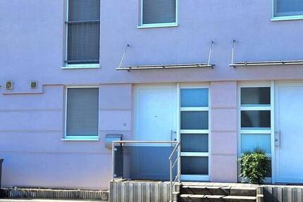 Bad Vilbel - unweit der ESRM! - Komplett möbliertes RMH in familienfreundlicher, begehrter Lage 5 zimmer