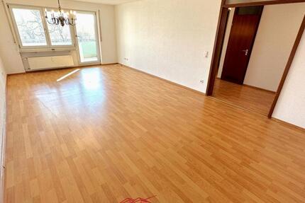 Traumhafte Aussicht, Balkon, Randlage, Aufzug, renoviert, zwei Tiefgaragenstellplätze! Sofort frei! 4 zimmer