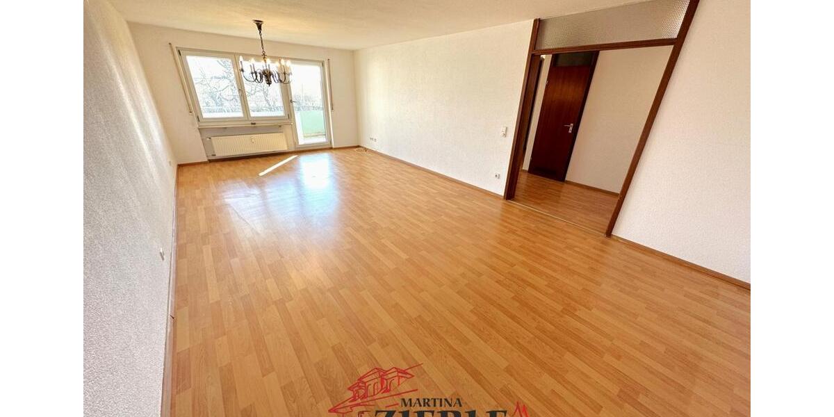 Traumhafte Aussicht, Balkon, Randlage, Aufzug, renoviert, zwei Tiefgaragenstellplätze! Sofort frei! 4 zimmer