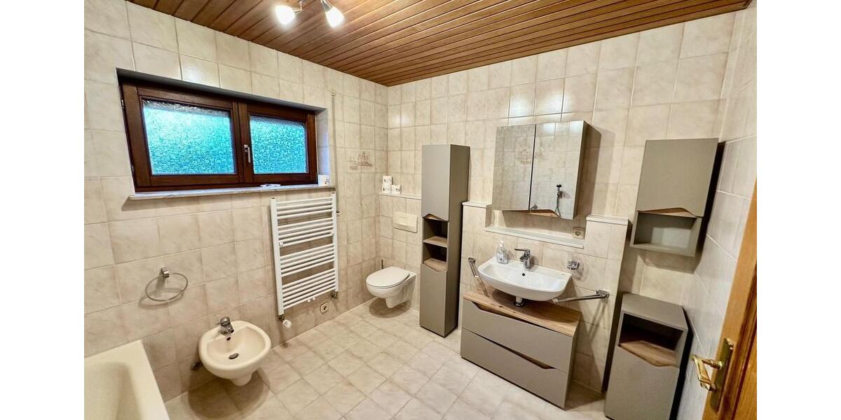 Erdgeschoßwohnung Aichtal - 3.5 Zimmer, 150 m&sup2;, 2.500&euro; | Angebot:24819324