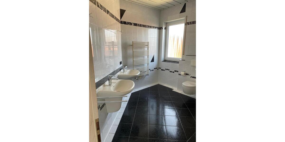 Dachgeschoßwohnung Bischofsheim - 3 Zimmer, 119 m&sup2;, 1.300&euro; | Angebot:24421774