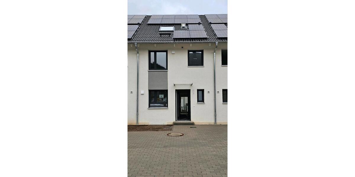 Effizienter Neubau mit PV-Anlage und Wärmepumpe 5 zimmer