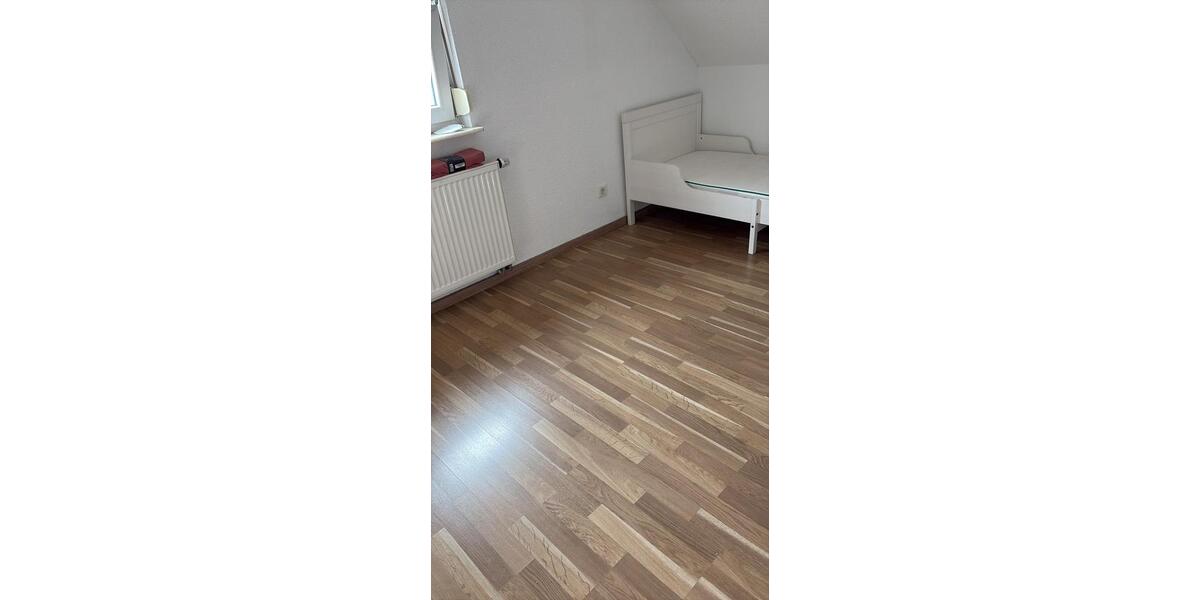 Dachgeschoßwohnung Trossingen - 4 Zimmer, 100 m&sup2;, 850&euro; | Angebot:26367585