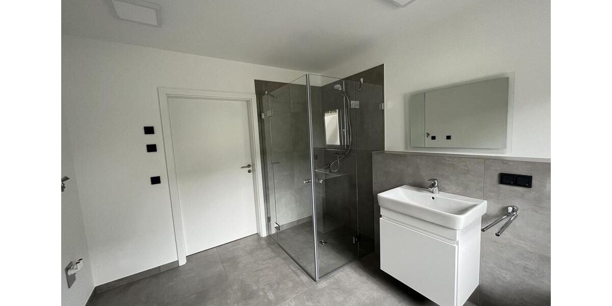 Würdinghausen: Exklusive Whg. mit Loggia und Fahrstuhl WARM zu vermieten! 2 zimmer