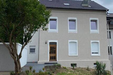 RESERVIERT! Erstbezug nach Sanierung! Wohnung im 1.OG eines Dreifamilienhauses, mit eigenem Garten, in Herzogenrath – Strass ....