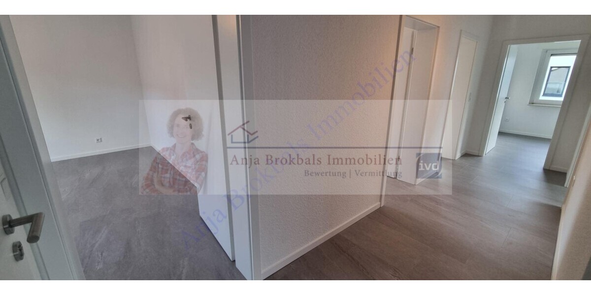 Modernisiert, zentral, ruhig, kl. Garage, 4 ZKB Balkon, Obergeschoss in einem Zweifamilienhaus 4 zimmer