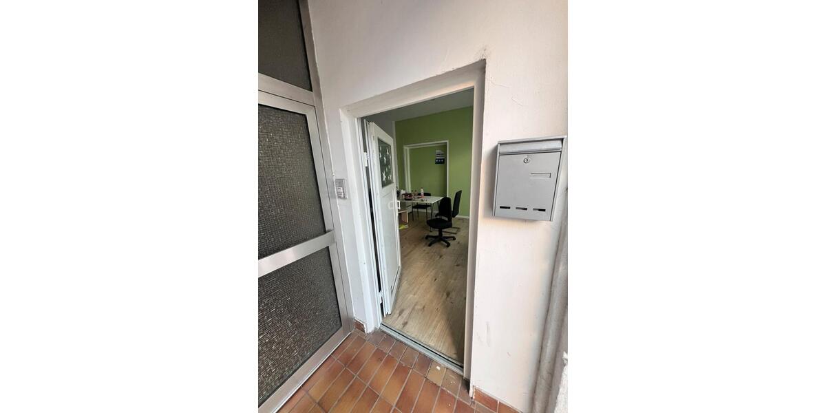 Ladenlokal, Büro, Lagerraum mit WC. zimmer