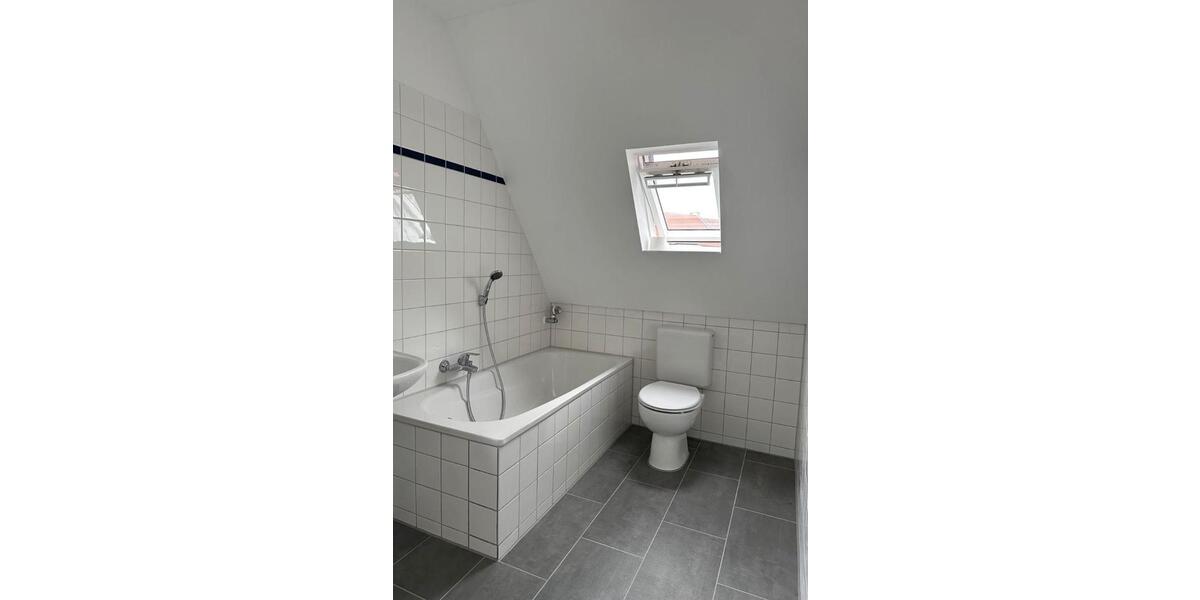 Dachgeschoßwohnung Nürnberg Rabus - 3.5 Zimmer, 81 m&sup2;, 1.175&euro; | Angebot:25334661