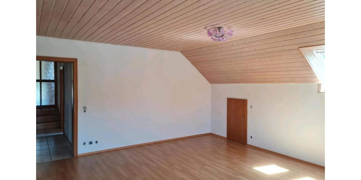 Dachgeschoßwohnung Nattheim - 3.5 Zimmer, 95 m&sup2;, 1.200&euro; | Angebot:24825282