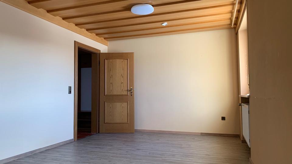 Dachgeschoßwohnung Münchsteinach - 5 Zimmer, 110 m&sup2;, 800&euro; | Angebot:24351805