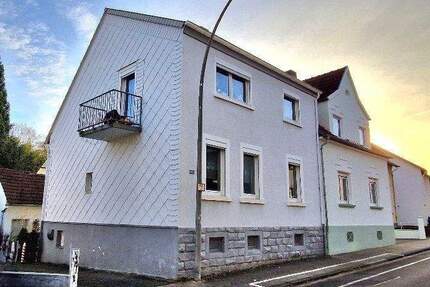 Schickes Einfamilienhaus in sehr gutem Zustand, mit Balkon, Terrasse, großem Garten mit Gartenhaus und Garage, in ruhiger Lage von Rohrbach 4 zimmer
