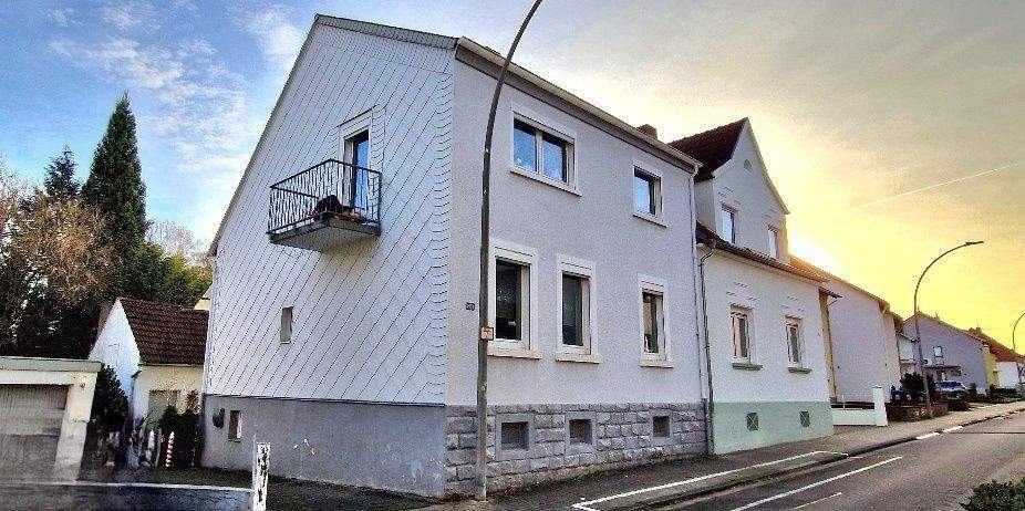Schickes Einfamilienhaus in sehr gutem Zustand, mit Balkon, Terrasse, großem Garten mit Gartenhaus und Garage, in ruhiger Lage von Rohrbach 4 zimmer