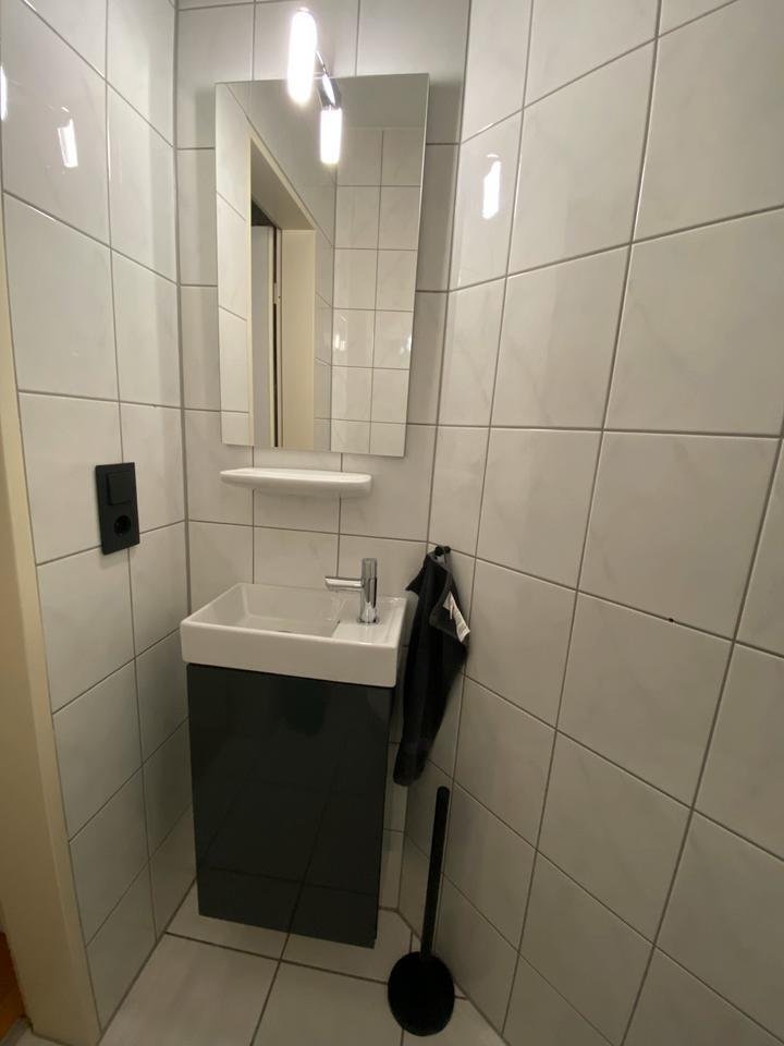 Lichtdurchflutete vollmöblierte DG Wohnung zur Untermiete