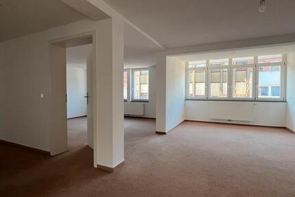 Helle, renovierte 3-Zimmerwohnung mit Balkon in zentraler Lage 3 zimmer