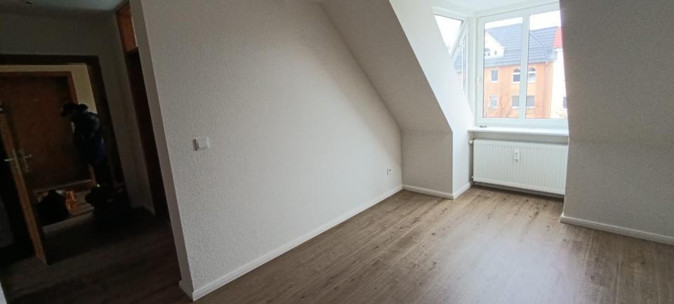 Nach Renovierung!! Schöne Dachgeschoßwohnung mit Balkon zu vermieten