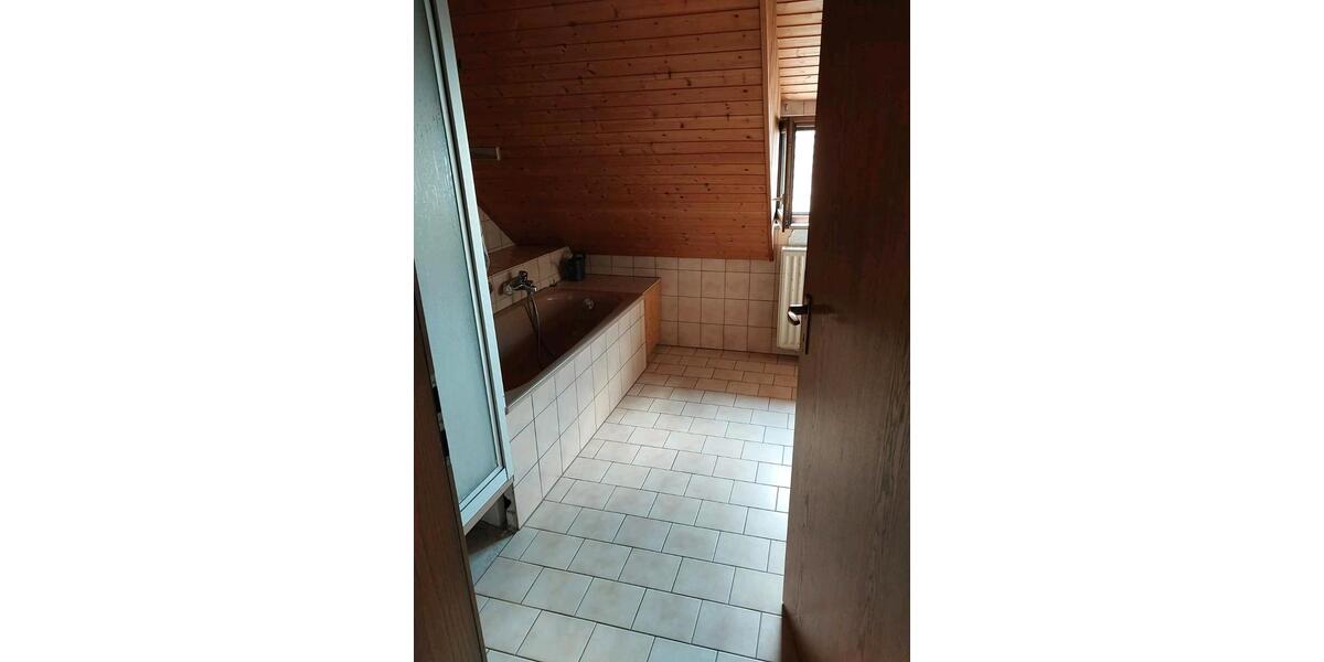 Etagenwohnung Petersberg - 1 Zimmer, 120 m&sup2;, 465&euro; | Angebot:26023554