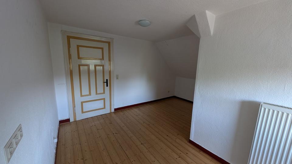 Dachgeschoßwohnung Jesberg - 2.5 Zimmer, 80 m&sup2;, 420&euro; | Angebot:25364398
