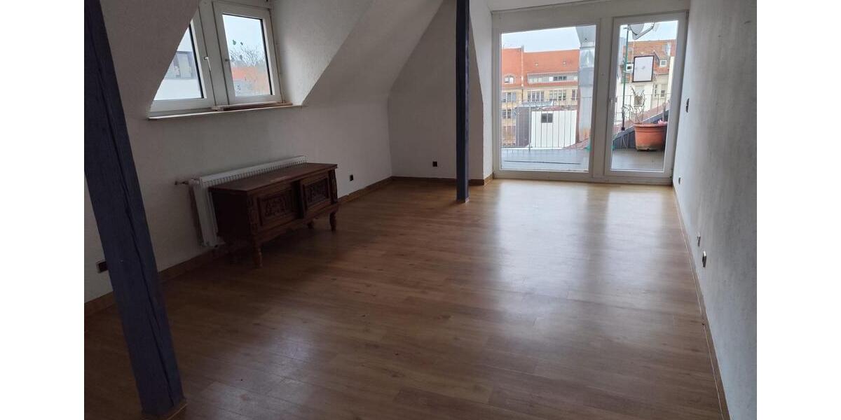 Dachgeschoßwohnung Saarbrücken - 3 Zimmer, 90 m&sup2;, 850&euro; | Angebot:24745389