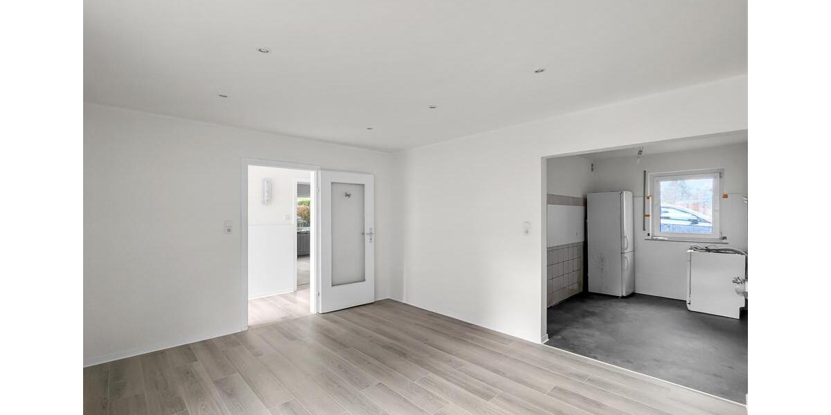 Erstbezug nach Sanierung – Großzügige Erdgeschosswohnung mit 6 Zimmern & Garage 6 zimmer