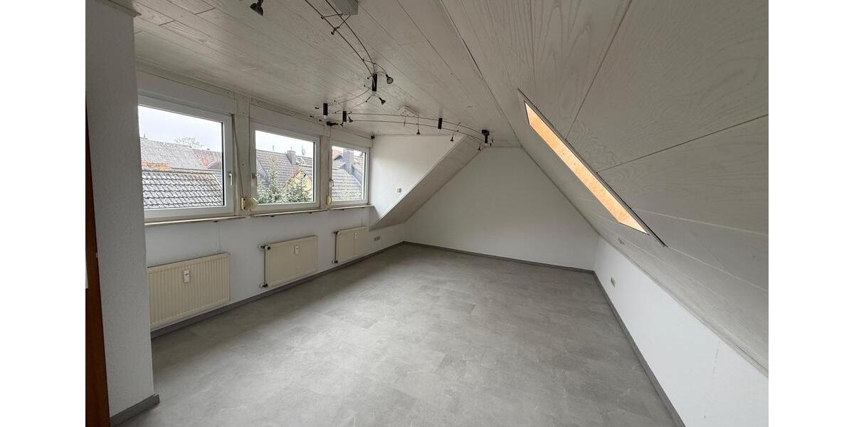 Dachgeschoßwohnung Linden - 5 Zimmer, 96 m&sup2;, 950&euro; | Angebot:25163651