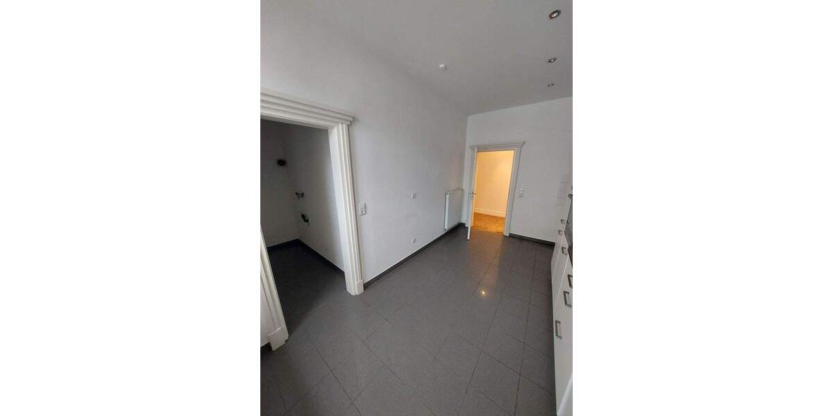 Etagenwohnung Trier Innenstadt - 7 Zimmer, 212 m&sup2;, 2.400&euro; | Angebot:25770106