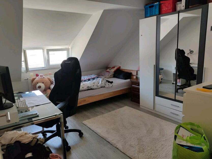 möbiliertes Zimmer in 5er-WG