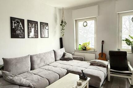 Helle 2-Zimmer-Wohnung mit Balkon in stilvollem Altbau 2 zimmer