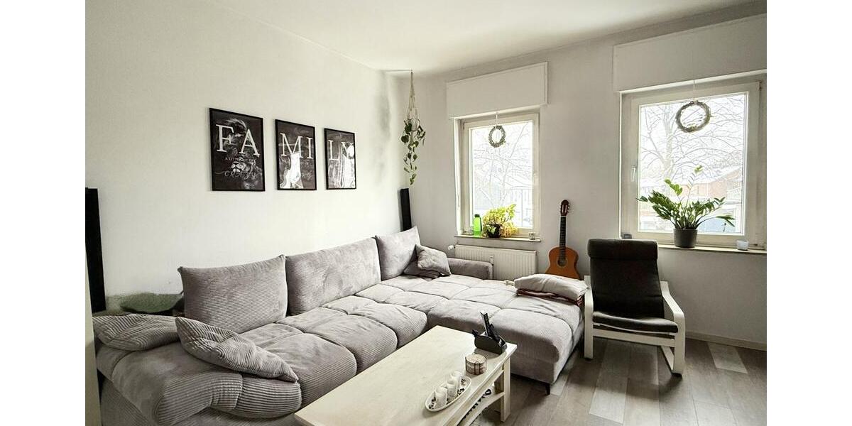 Helle 2-Zimmer-Wohnung mit Balkon in stilvollem Altbau 2 zimmer