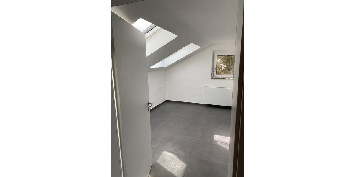 Dachgeschoßwohnung Schwäbisch Gmünd Bargau - 2.5 Zimmer, 90 m&sup2;, 1.200&euro; | Angebot:26038446
