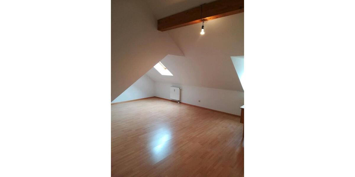 Dachgeschoßwohnung Gilching - 1 Zimmer, 83 m&sup2;, 1.650&euro; | Angebot:24763461