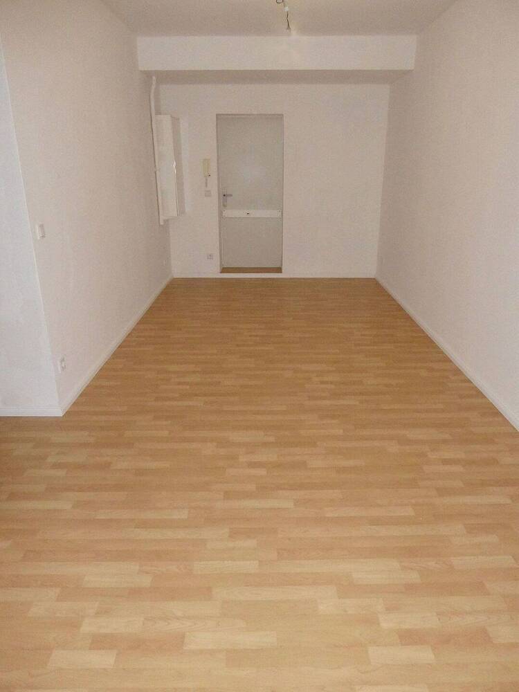 Hessenallee – SOUTERRAIN-Wohnung – großzügiger Grundriss – 2 Zimmer